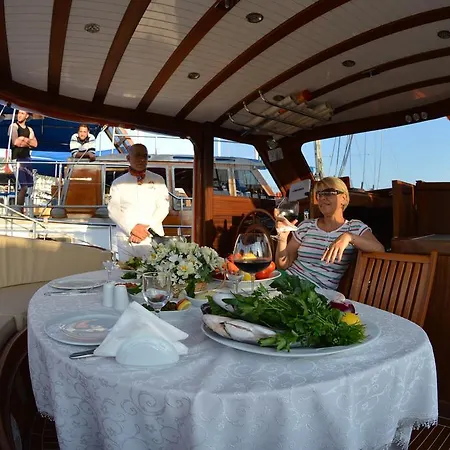 Royal Istankoy Gulet Πλωτό κατάλυμα Αλικαρνασσός